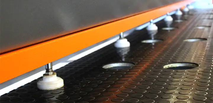Hold small miter aprons